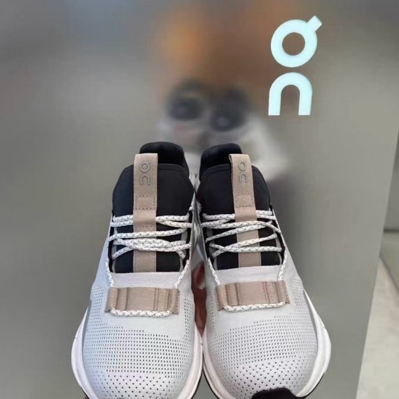 On Running Shoes - On the Cloudnova all-weather lightweight sports shoes
